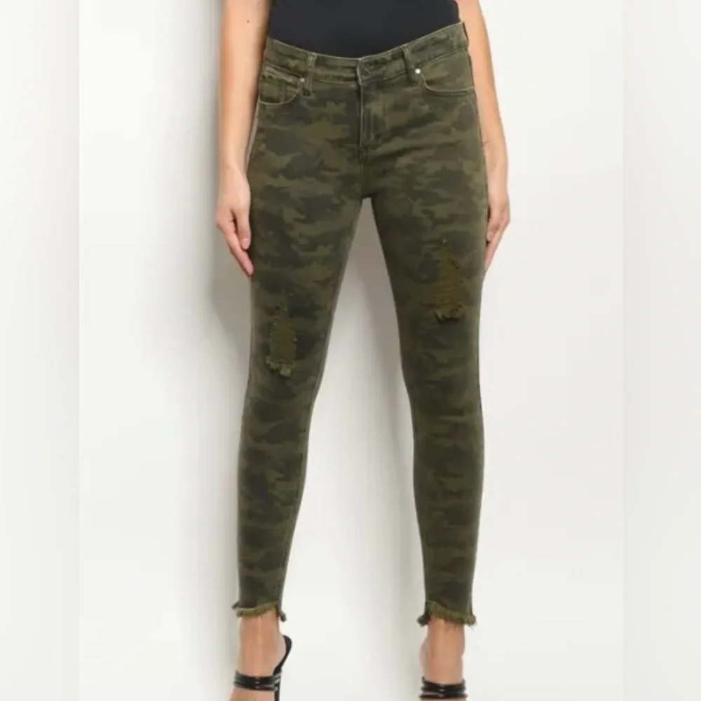Wishlist Camouflage Distressed Denim Skinny Jeans Size Large Raw Hem - Picture 4 of 6